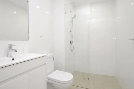 Immaculate and Convenient Two Bedroom Apartment - Photo 4