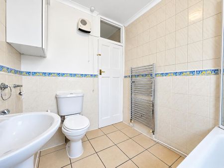1 bedroom in a flat share to rent - Photo 5