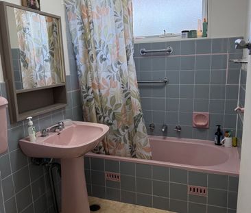 Wollstonecraft - Photo 2