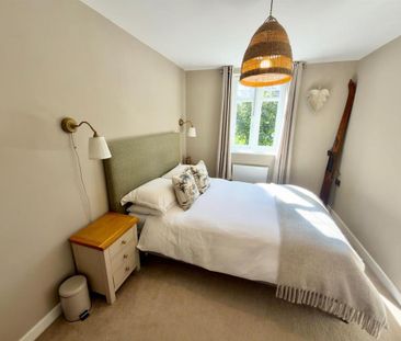 4 bedroom semi-detached house to rent - Photo 5