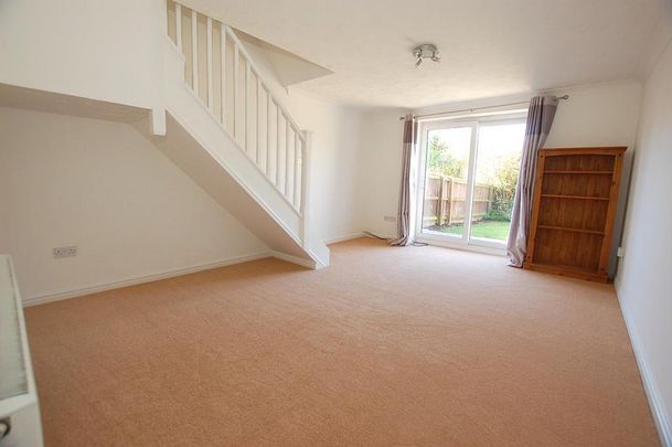 2 bedroom end of terrace house to rent - Photo 1