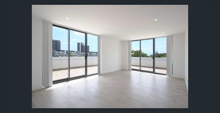 Modern Coastal Living with Spacious Winter Garden 413/23 Pacific Parade, Dee Why, NSW 2099 - Photo 3