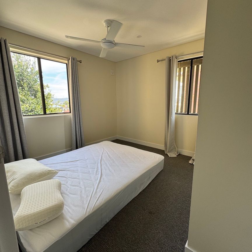 Highgate Hill - Photo 1