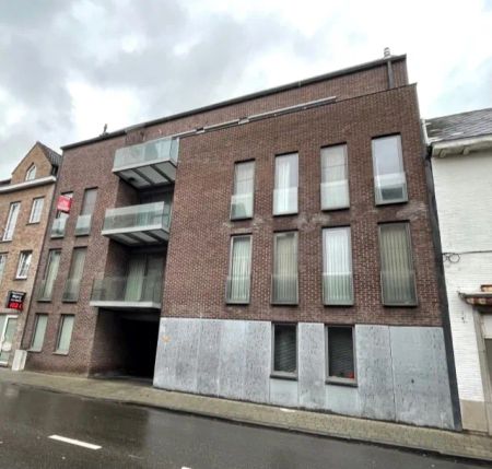 Ruim, sfeervol appartement met 2 slaapkamers, terras en een autostaanplaats in centrum van Geel! - Photo 3