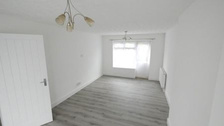 2 bedroom end of terrace house to rent - Photo 2
