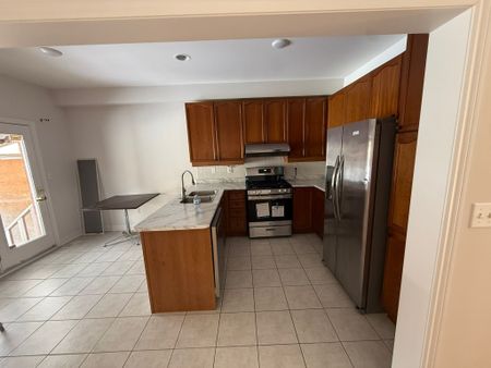 For Lease - 121 Wharnsby Drive, Toronto, Ontario - Photo 3