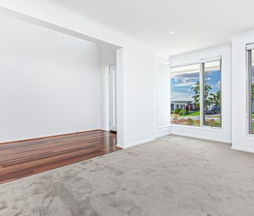 Near New Two Storey Home with views! - Photo 2