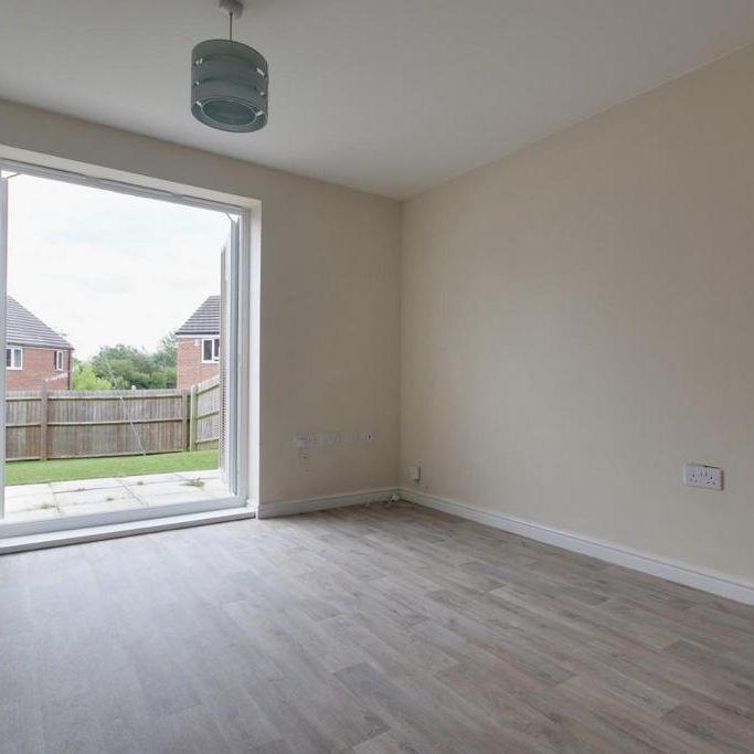 2 bedroom end of terrace house to rent - Photo 1