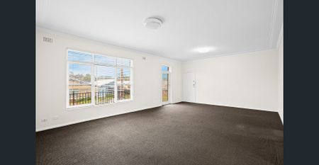 Oversized 2 bedroom unit in the heart of Warrawong - Photo 5