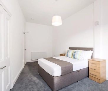 3 bedroom flat to rent - Photo 5