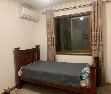 3-bedroom shared house / townhouse, Macpherson street - Photo 1