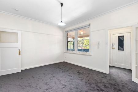 Bright & Spacious Living Just Steps from Carlisle Street! - Photo 5