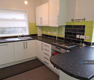 3 bedroom semi-detached house to rent - Photo 2