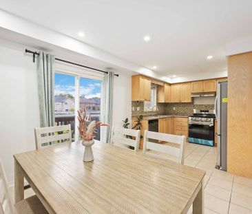 For Lease - 210 Cabin Trail Crescent, Whitchurch-Stouffville, Ontario - Photo 2