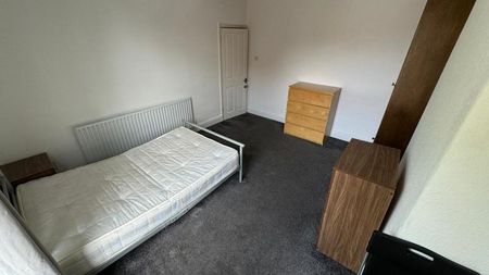 Room 4, Knowle Avenue, Burley, Leeds, LS4 2PQ - Photo 5