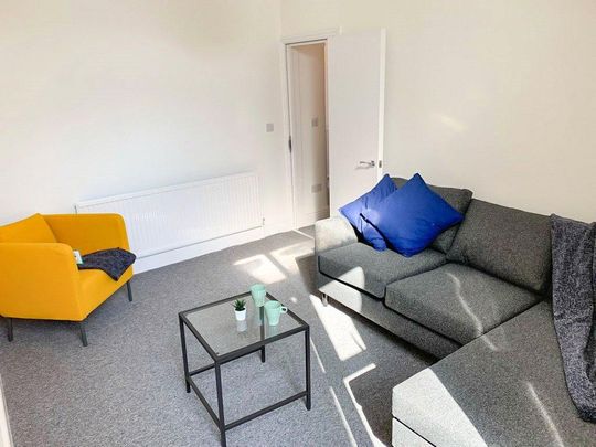 4 bedroom property to rent - Photo 1