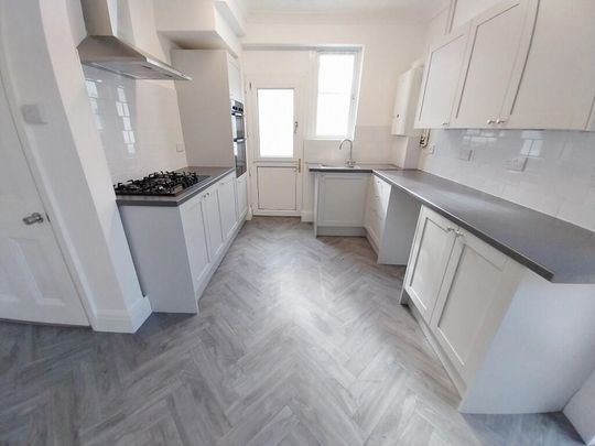 3 bedroom semi-detached house to rent - Photo 1