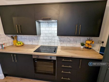 2 bedroom terraced house to rent - Photo 4