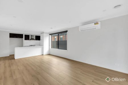 69 Abbeygate Drive, Werribee VIC 3030 - Photo 3