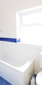 3 bedroom apartment to rent - Photo 4