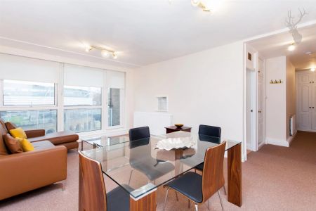 2 Bedroom Flat - Photo 3