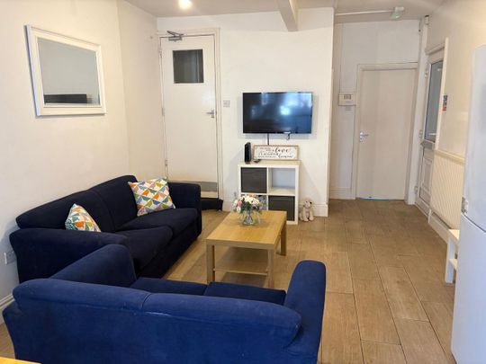 Room in a Shared House, Chilwell Street, NG7 - Photo 1