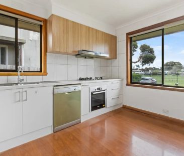 “3 Bedroom House with Big Backyard!” - Photo 4