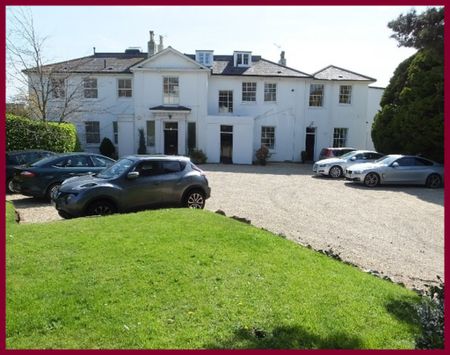 3 bed Apartment - To Let - Photo 2