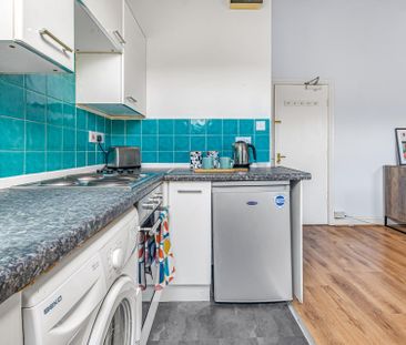 2 MOOR VIEW Leeds - LS6 1AQ - Photo 5