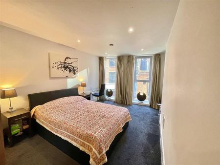 2 bedroom flat to rent - Photo 2