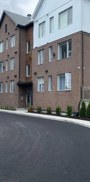 Condo a louer avec internet et stationnement intérieur - Photo 1