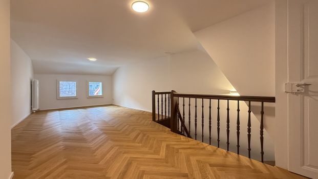 Sanierte Maisonette-Dachwohnung im Herzen der Stadt - Photo 1