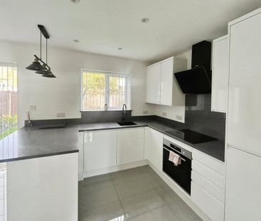 3 bedroom end of terrace house to rent - Photo 4