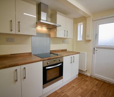 3 bedroom semi-detached house to rent - Photo 6