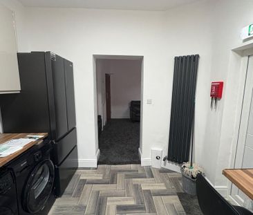 5 bedroom terraced house to rent - Photo 4