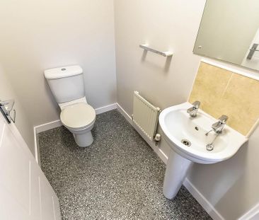 3 bedroom end of terrace house to rent - Photo 2