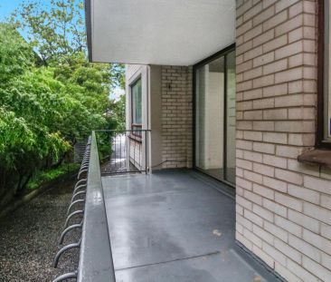 MODERN APARTMENT IN CENTRAL LOCATION - Photo 5