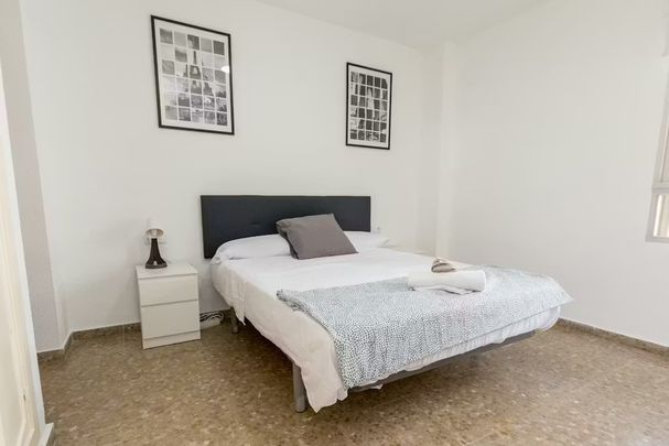 Calle Fernández Alarcón, Málaga, Andalusia 29007 - Photo 1