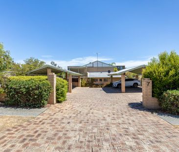 Spacious Two-Bedroom Unit with Large Backyard - Photo 5