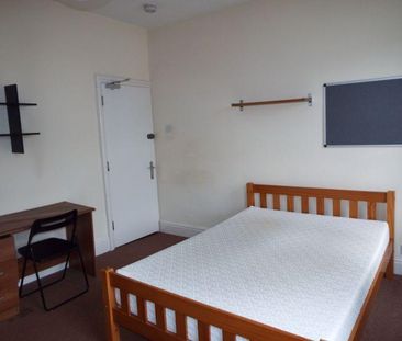 4 bedroom terraced house to rent - Photo 3