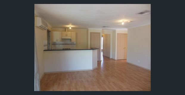 Neat and Comfortable Family Home in Prime Location! - Photo 1