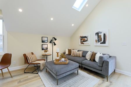 For Lease - 6 Luttrell Avenue Unit# 2nd Floor, Toronto, Ontario - Photo 2