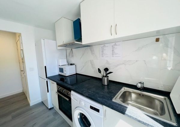 Calle León, Getafe, Community of Madrid 28903