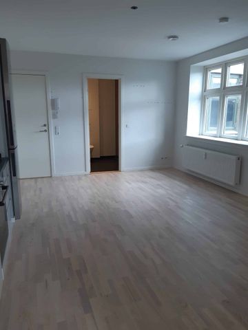 Skøn lejlighed midt i centrum - Photo 2