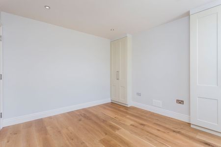 3 bedroom flat to rent - Photo 5