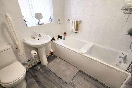 Park View, Littleborough, OL15 - Photo 5