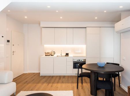 Largo Santa Bárbara, Lisbon, Lisbon 1150-287 - Photo 2