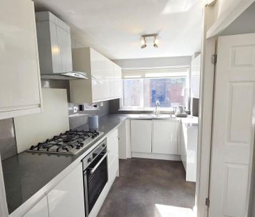 2 bedroom end of terrace house to rent - Photo 2