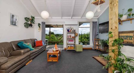 Cosy Rustic Living Minutes from Town - Photo 2