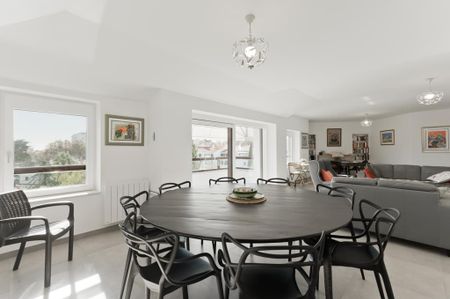 4 Bedroom Apartment with swimming pool, Monte Estoril, Cascais - Photo 3